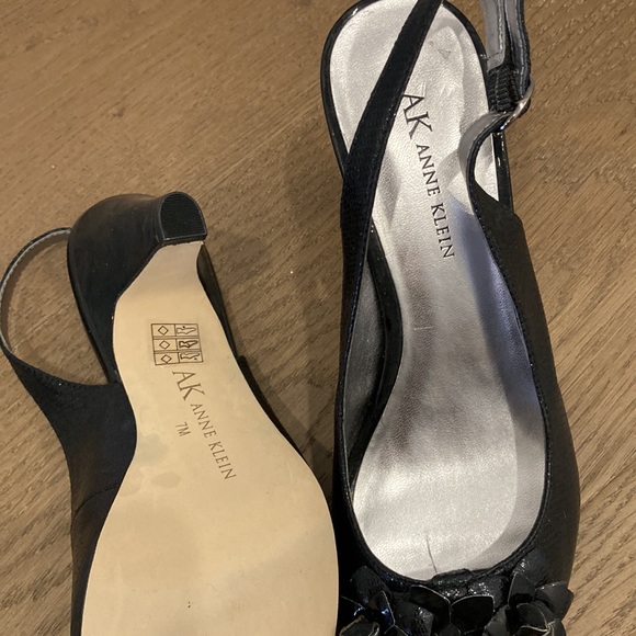 Leather heels from Anne Klein - Picture 2 of 5